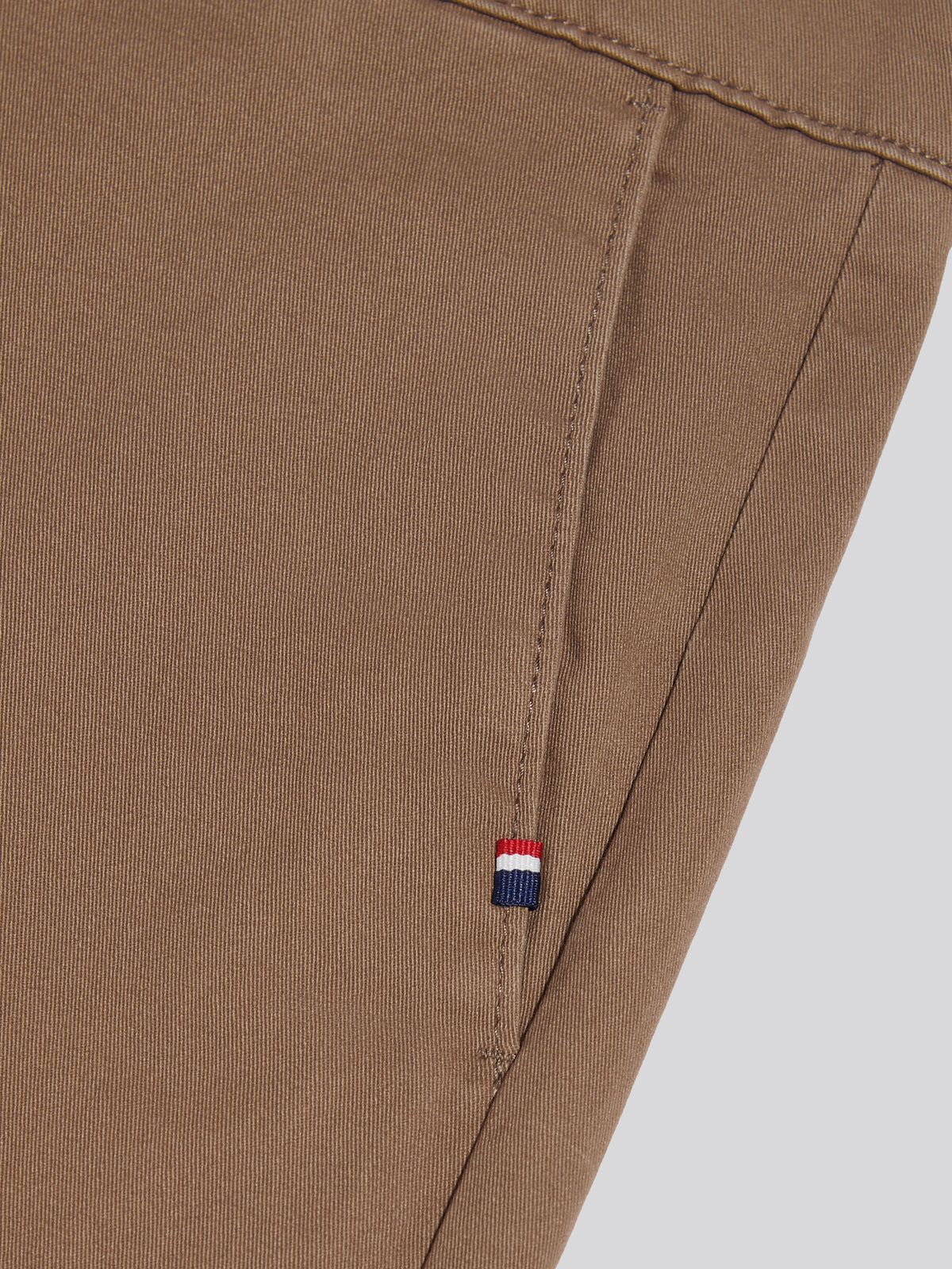 Męskie klasyczne chinos w shitake