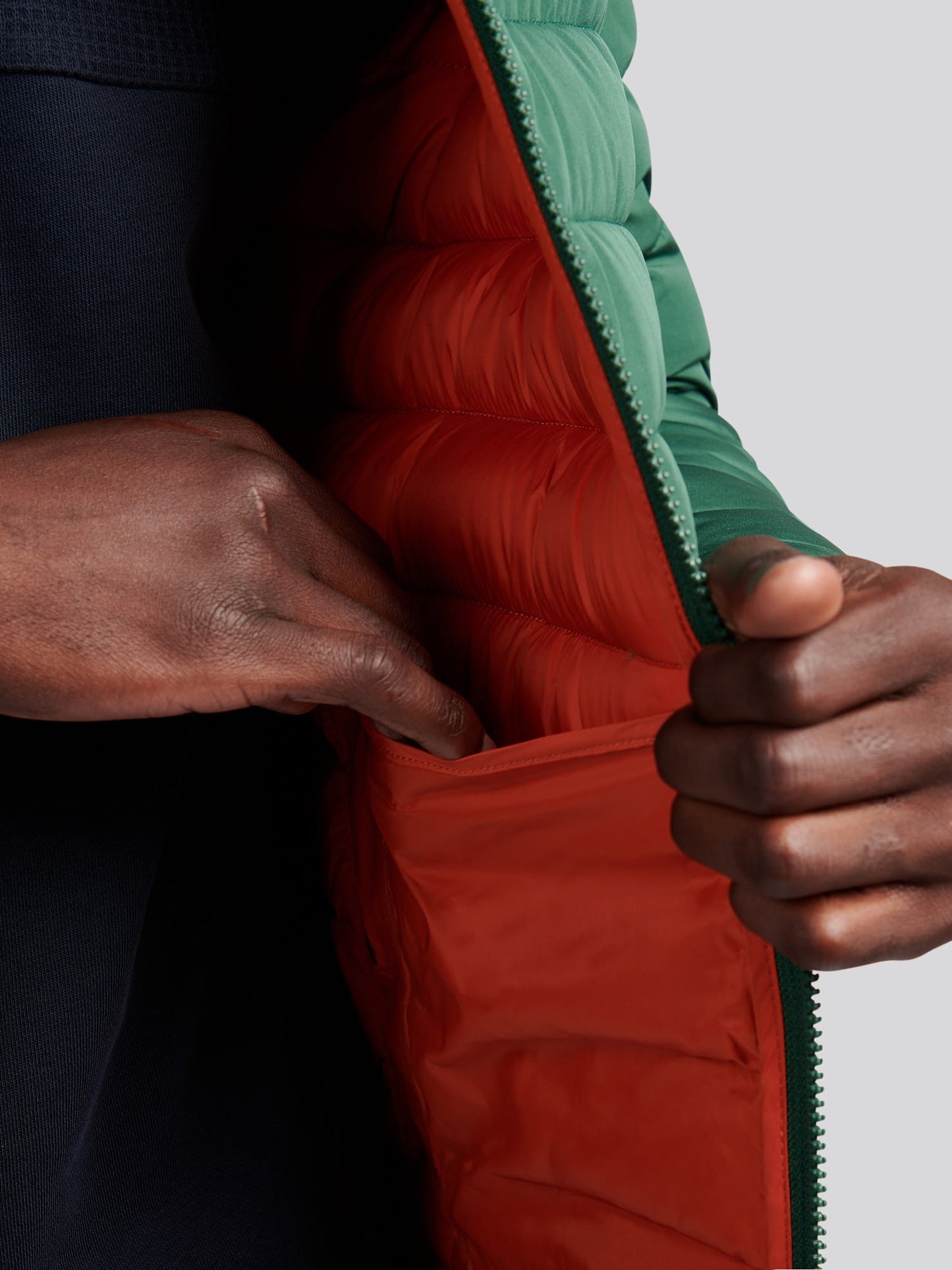 Mens Lightweight Quilt Hooded Puffer in Pineneedle