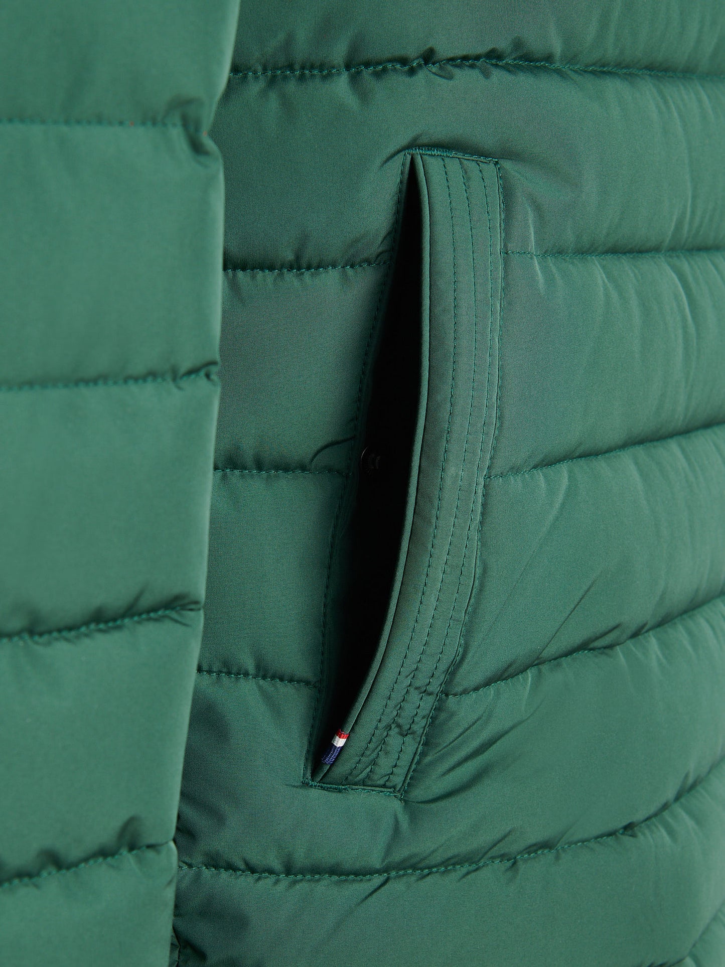 Mens Lightweight Quilt Hooded Puffer in Pineneedle