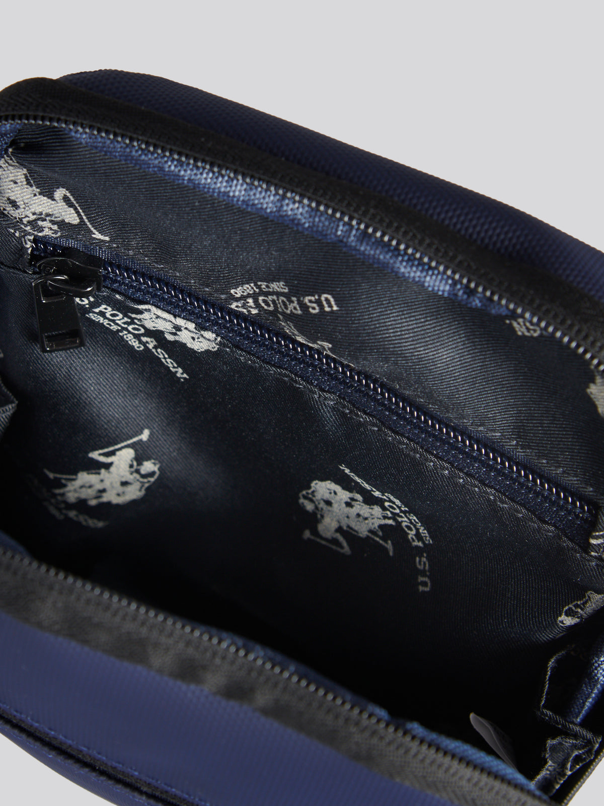 Arrowhead S. Crossbody poliesterowa marynarka wojenna
