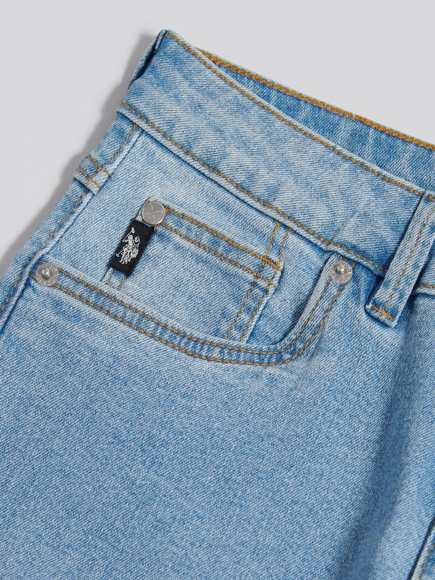 Womens Straight Fit Jean in Light Blue Wash