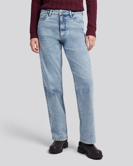 Womens Straight Fit Jean in Stone Wash WUP