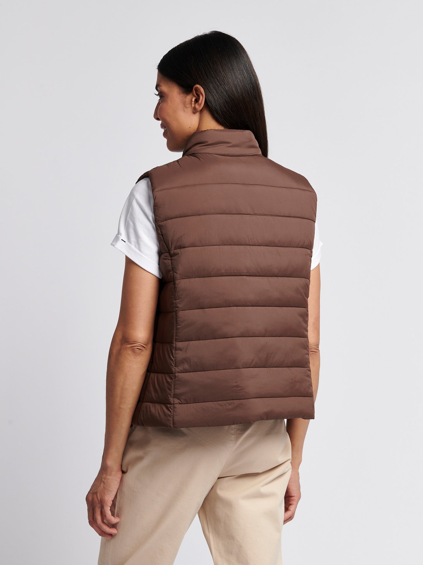 Lekki puffer damski gilet w czekoladowym martini