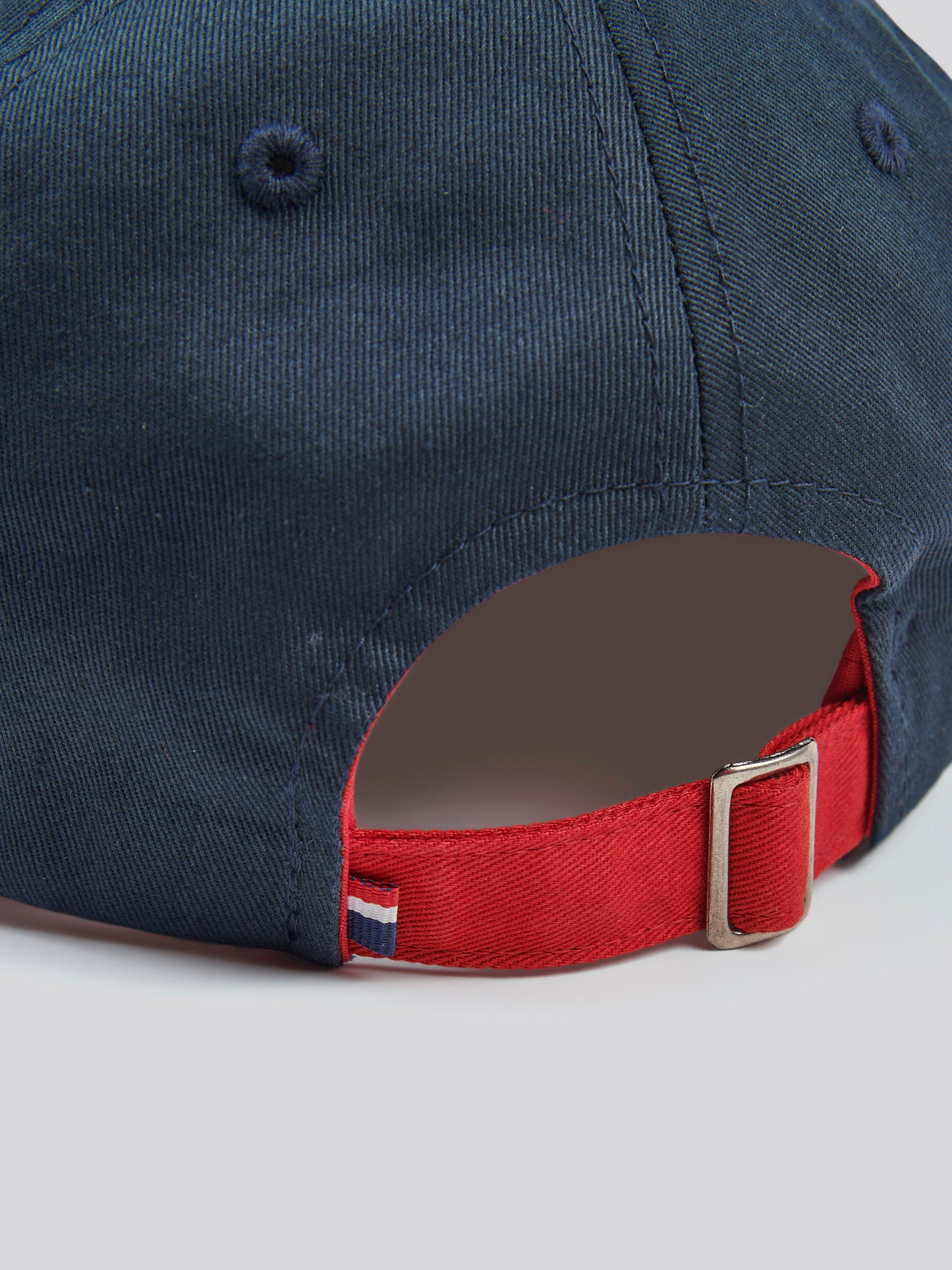Mens Player 3 Baseball Cap in Dark Sapphire Navy/Haute Red DHM