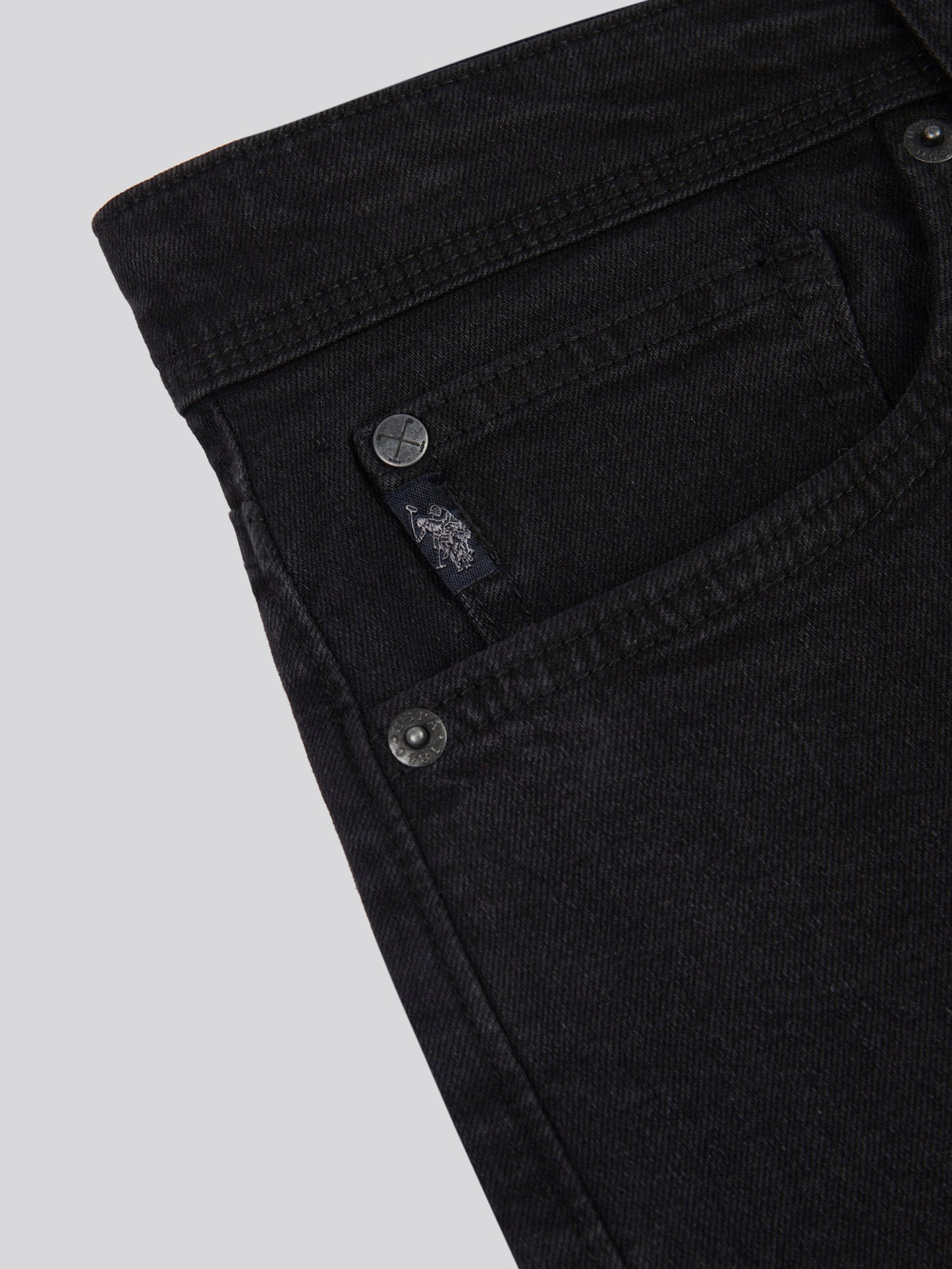 Mens Classic Fit Jean w czarnym myciu