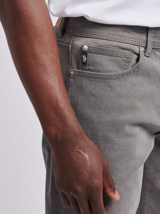 Mens Classic Fit Jean w szarym myciu