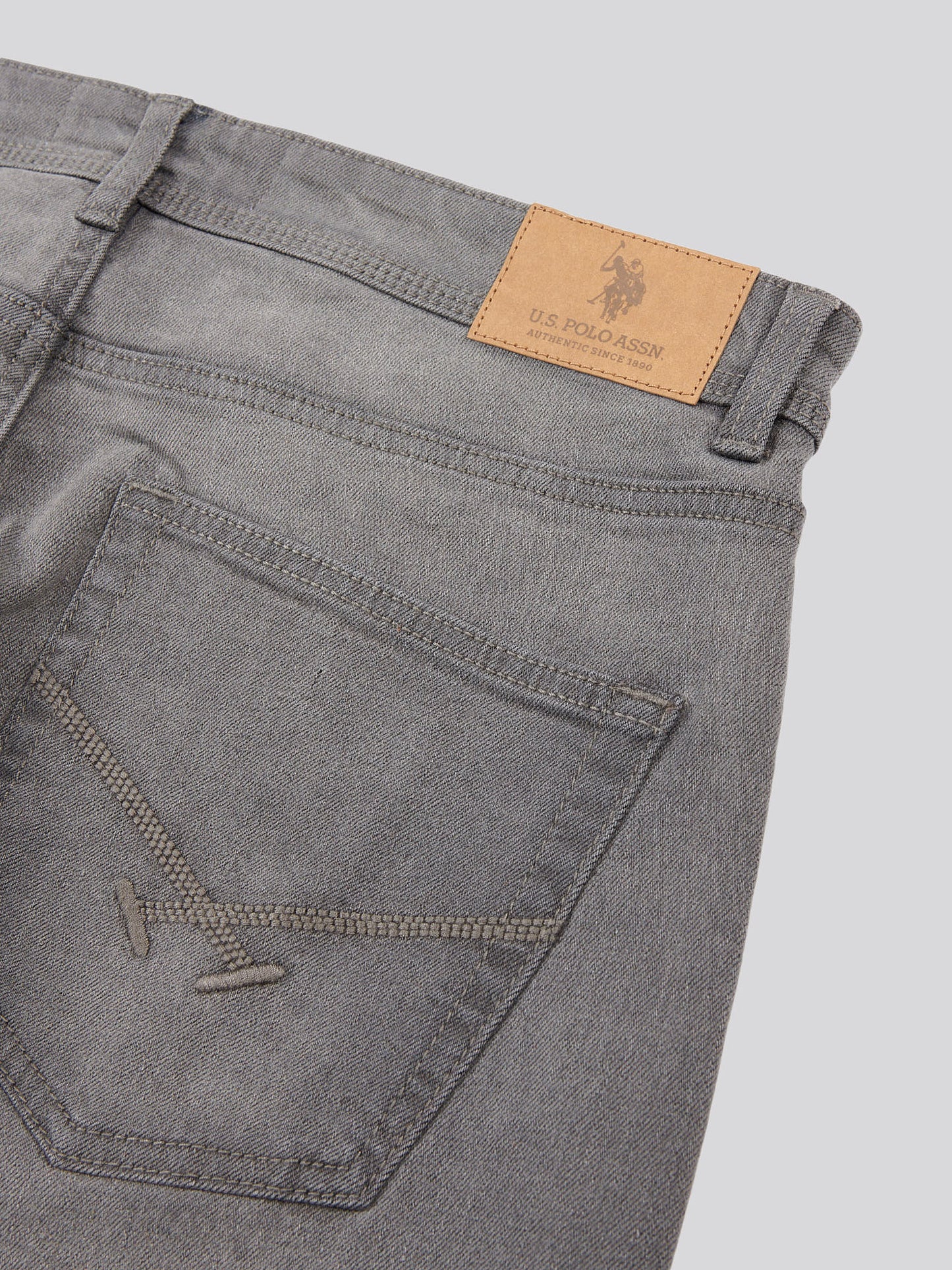 Mens Classic Fit Jean w szarym myciu