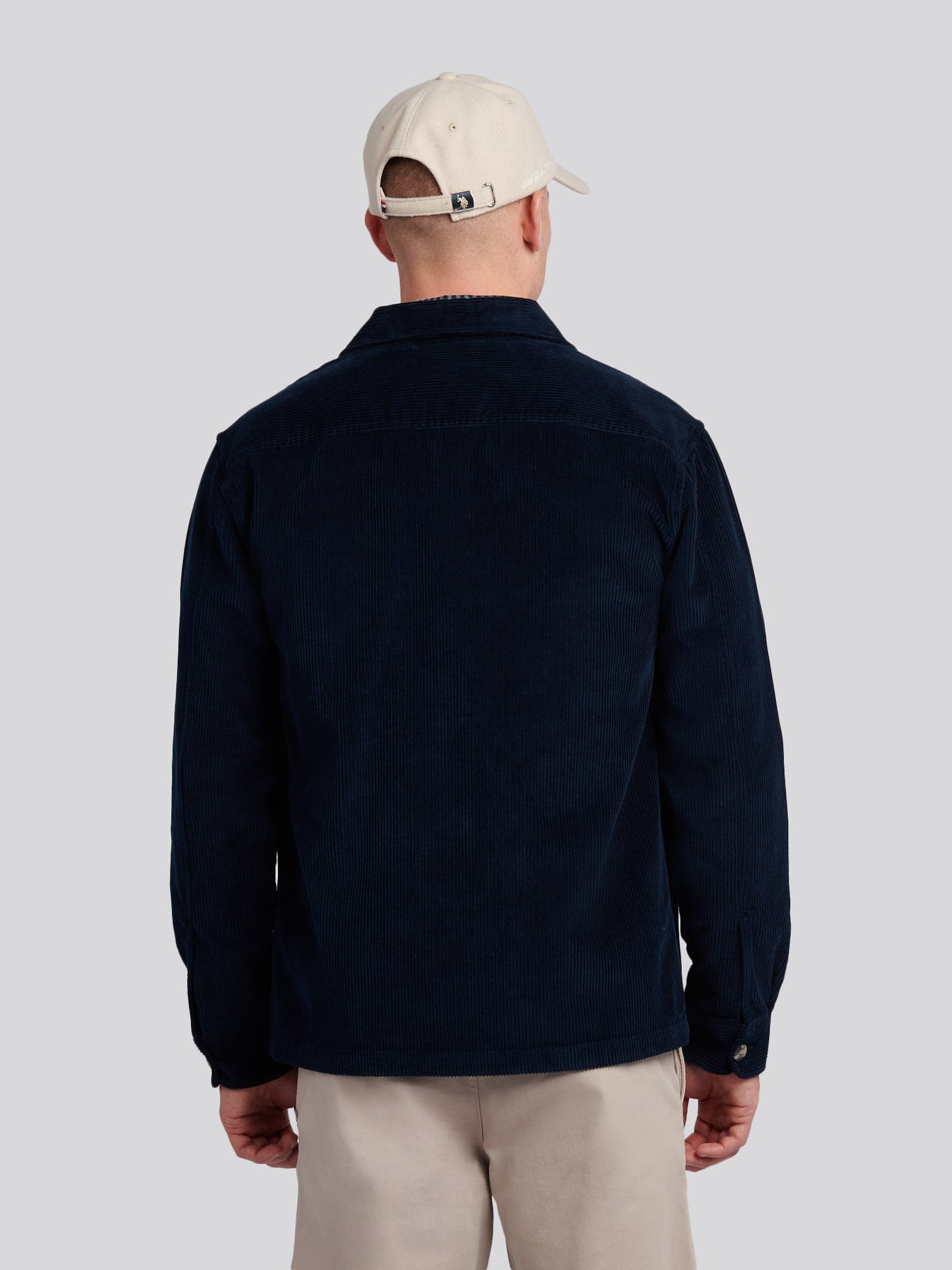 Teksturowany przewód przegląda ciemna szafirowa granat