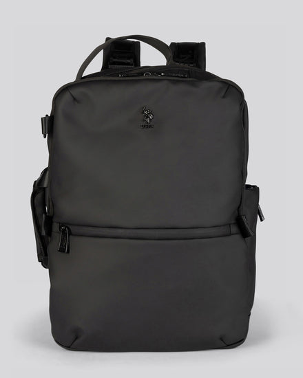 Black z plecakiem strzałego plecaka