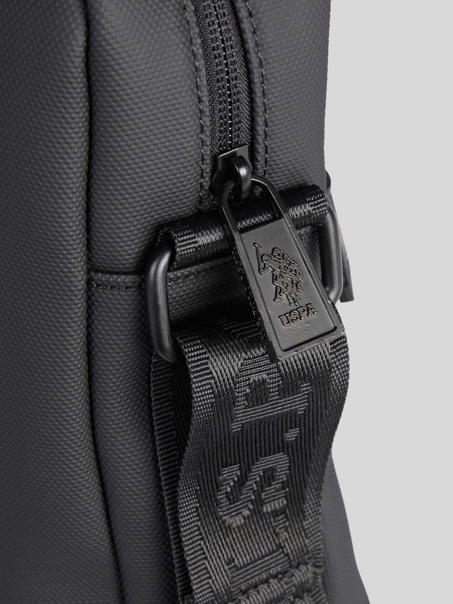 Czarna poliestrowa strzała Crossbody