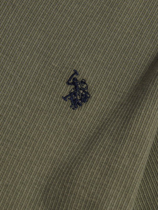 Pionowa tekstura Tshirt grzankowana bazylia