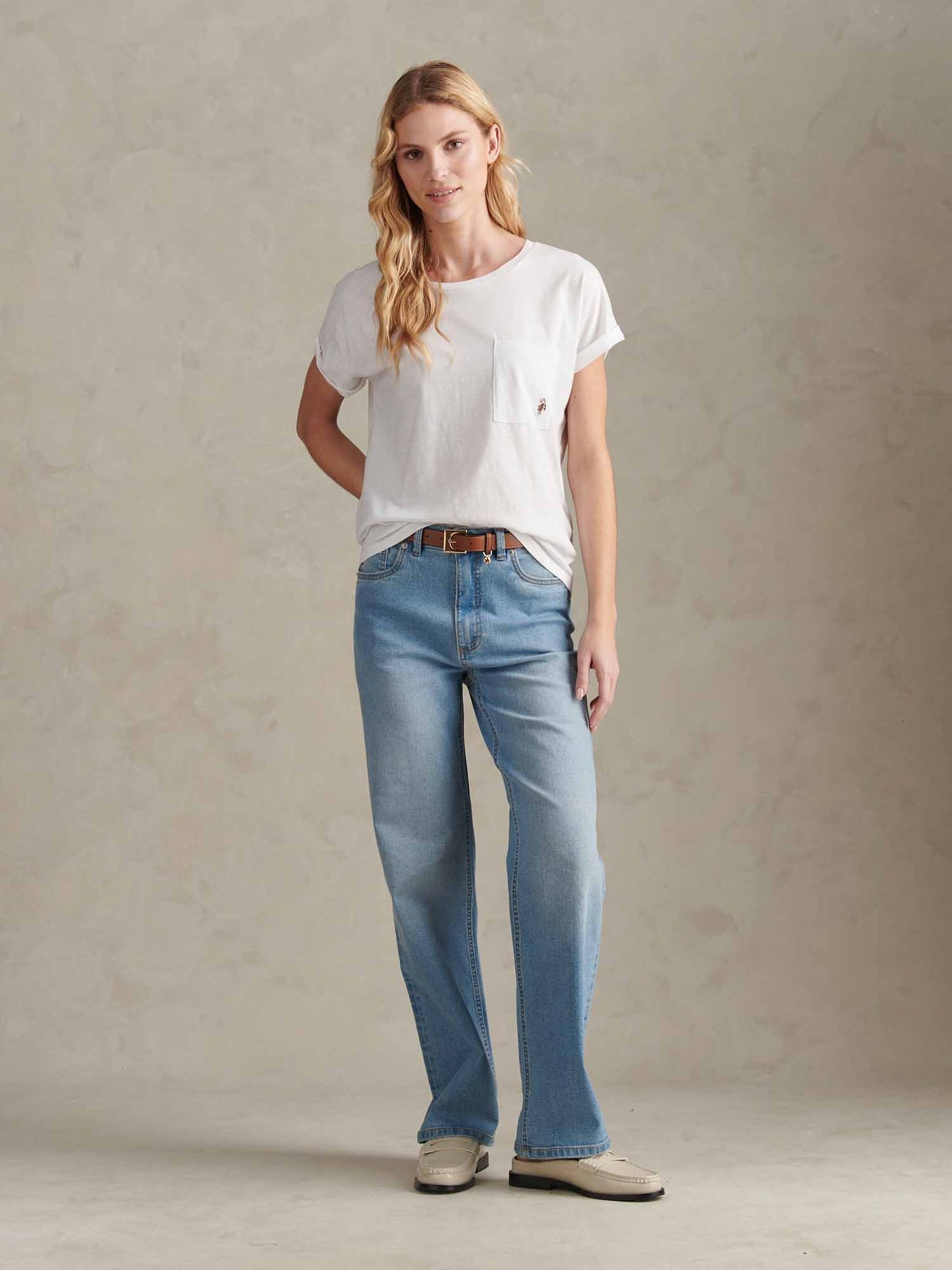 Womens Straight Fit Jean in Light Blue Wash