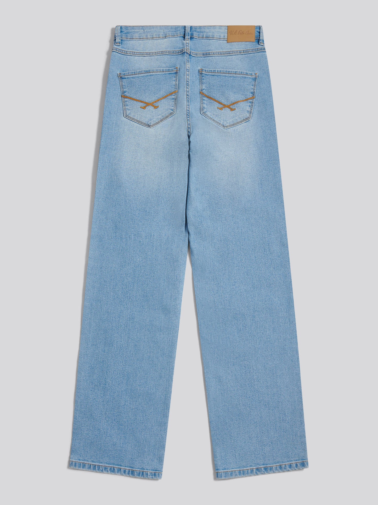 Womens Straight Fit Jean in Light Blue Wash