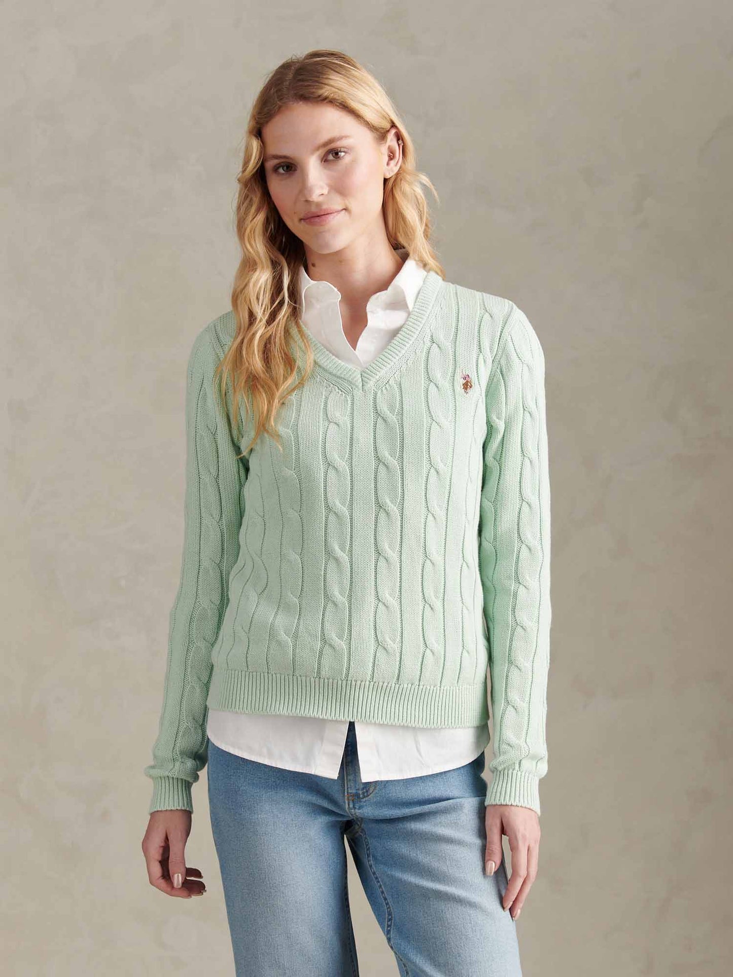 Womens V-Neck Cable Jumper in Misty Jade