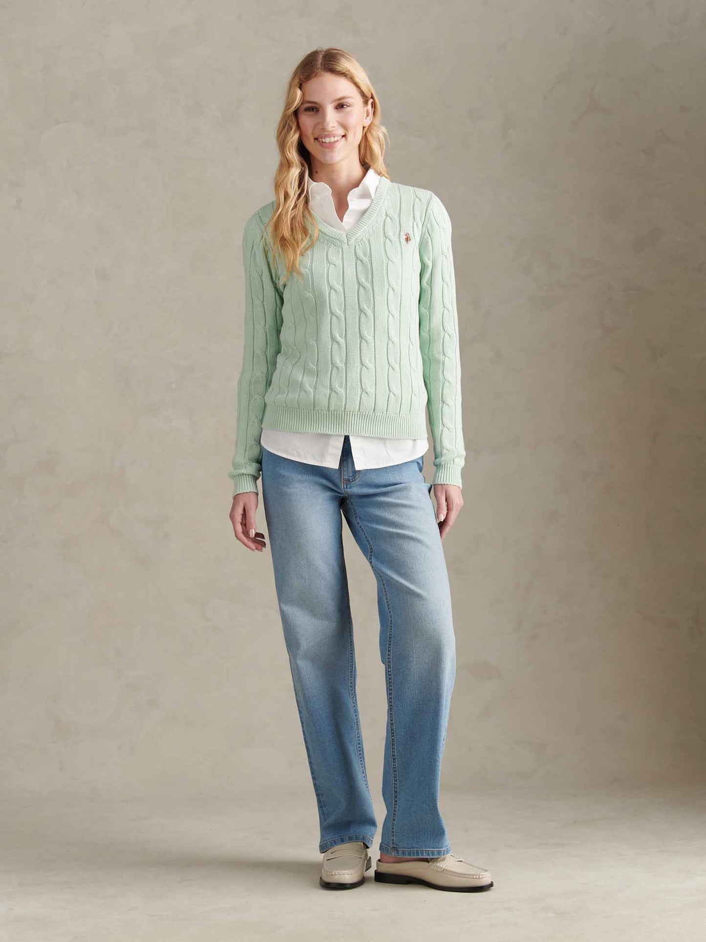 Womens V-Neck Cable Jumper in Misty Jade