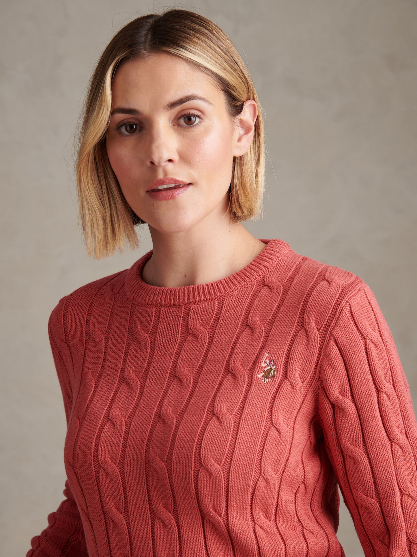 Womens Crew Neck Cable Jumper in Mineral Red