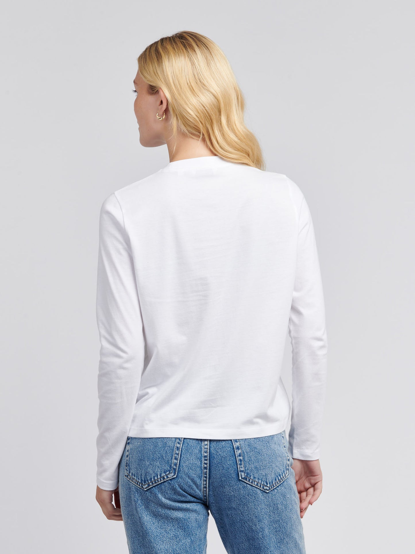 Koszulka damska z długim rękawem w jasnej bieli